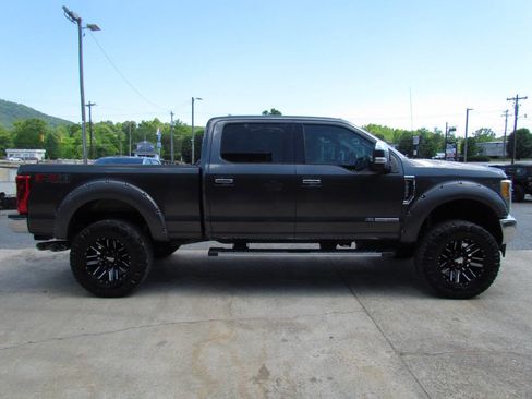 Used 2017 Ford F250 Lariat w/ Lariat Ultimate Package AWD/4WD image 5