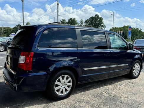 Used 2016 Chrysler Town & Country Touring FWD image 7