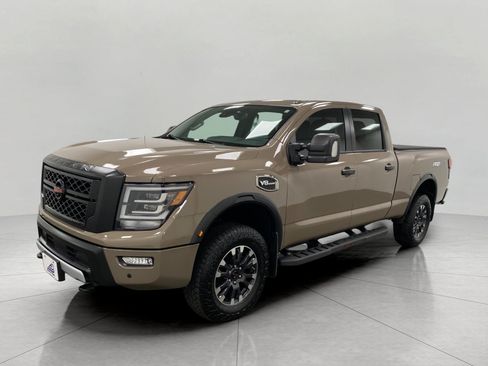 Used 2021 Nissan Titan PRO-4X w/ Pro-4x Convenience Package AWD/4WD image 10