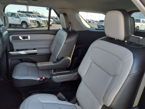 Used 2021 Ford Explorer XLT w/ Equipment Group 202A image 14