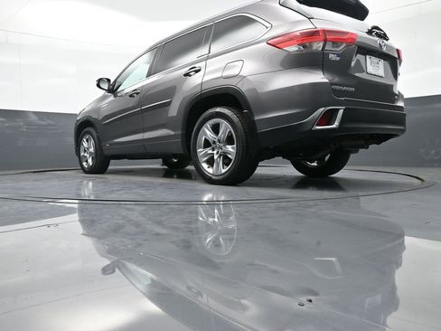 Used 2018 Toyota Highlander Limited w/ Protection Package #3 image 34