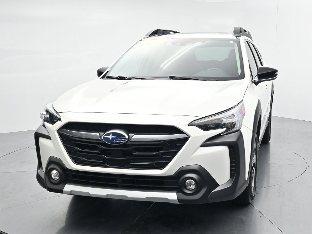 Used 2025 Subaru Outback Limited AWD/4WD image 3