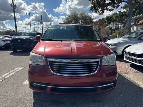 Used 2016 Chrysler Town & Country Touring image 3