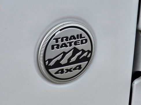 Used 2020 Jeep Wrangler Unlimited Sahara image 21