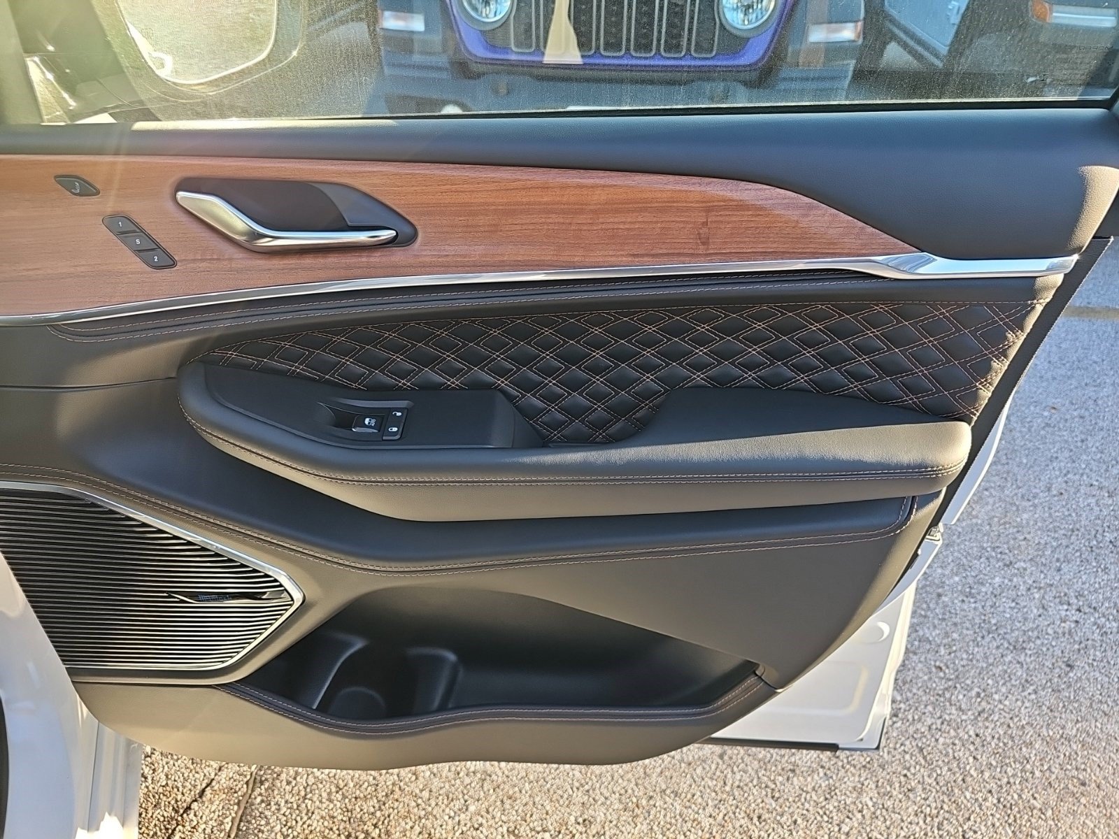 New 2027 Jeep Grand Cherokee Summit AWD/4WD image 13