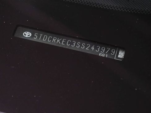 Used 2025 Toyota Sienna XSE image 31