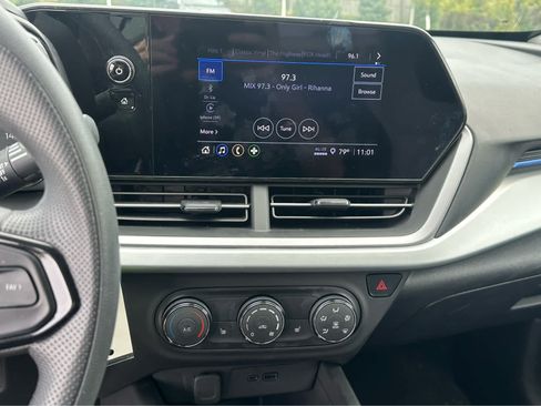 Used 2024 Chevrolet Trax LS w/ LS Convenience Package FWD image 12