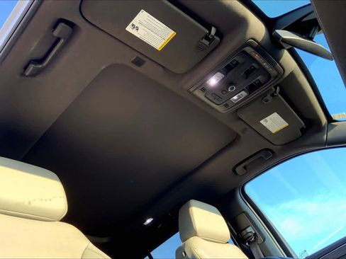 Used 2022 Chevrolet Tahoe Z71 image 12