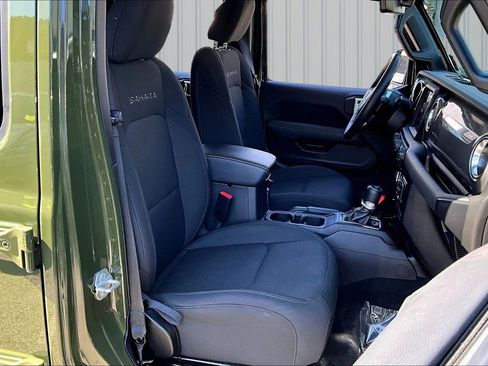 Used 2022 Jeep Wrangler Unlimited Sahara w/ Cold Weather Group image 28