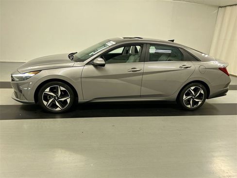 Used 2023 Hyundai Elantra Limited w/ Preferred Accessory Package image 6