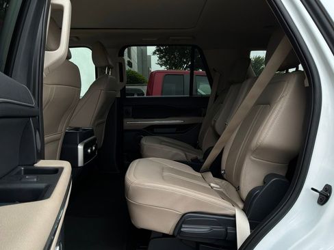 Used 2024 Ford Expedition Limited AWD/4WD image 12