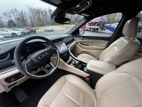 Used 2023 Jeep Grand Cherokee L Limited w/ Trailer Tow Group (B) image 33