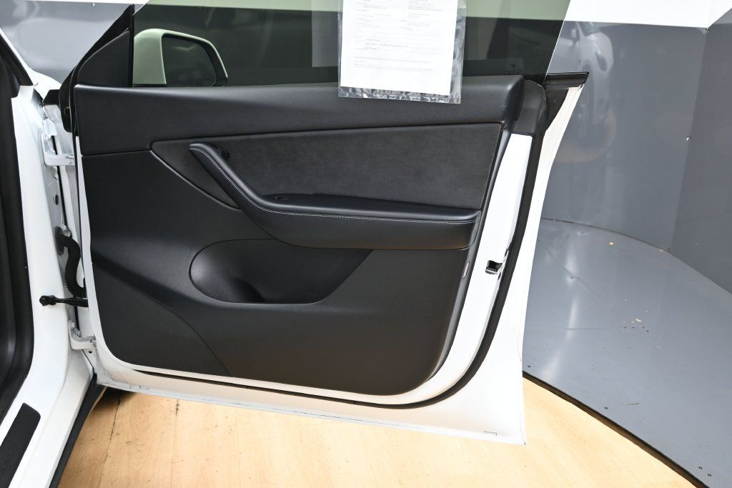 Used 2021 Tesla Model Y Long Range AWD/4WD image 40