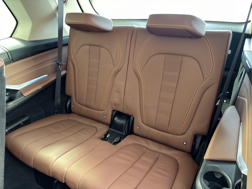 Used 2022 BMW X7 xDrive40i w/ Executive Package AWD/4WD image 31
