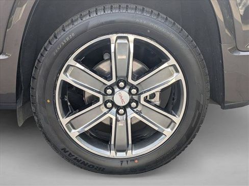 Used 2017 GMC Acadia Denali w/ Technology Package AWD/4WD image 25