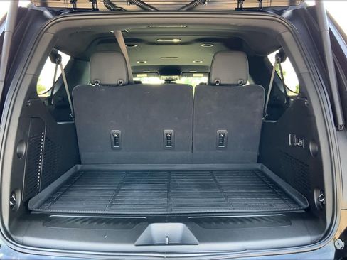 Used 2026 Chevrolet Suburban LT w/ Comfort Package RWD image 34