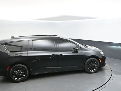 Used 2022 Chrysler Pacifica Touring-L w/ S Appearance Package image 36