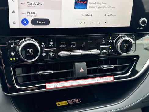 New 2026 Toyota Highlander Limited AWD/4WD image 17