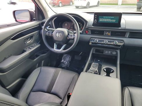 Certified 2025 Honda Pilot Touring image 13
