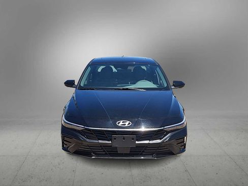 Certified 2025 Hyundai Elantra SEL FWD image 3