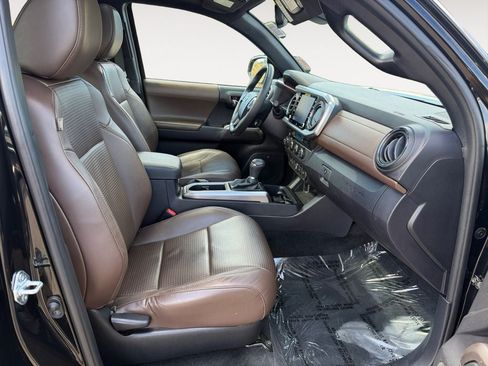 Used 2021 Toyota Tacoma Limited AWD/4WD image 24