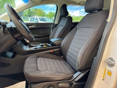 Used 2016 Ford Edge SE image 14