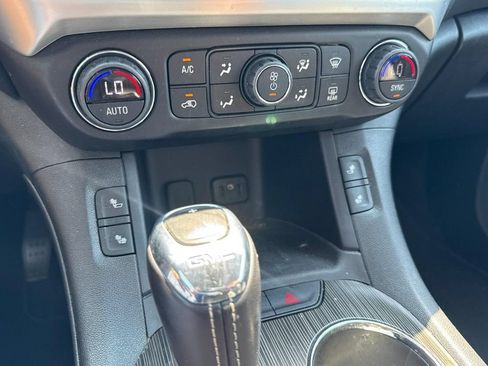 Used 2018 GMC Acadia SLT FWD image 19