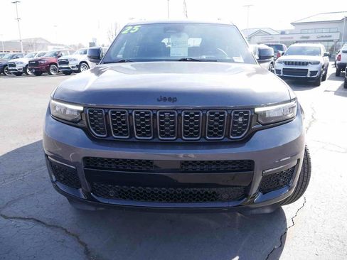 Used 2025 Jeep Grand Cherokee L Summit w/ Advanced Protech Group IV image 3