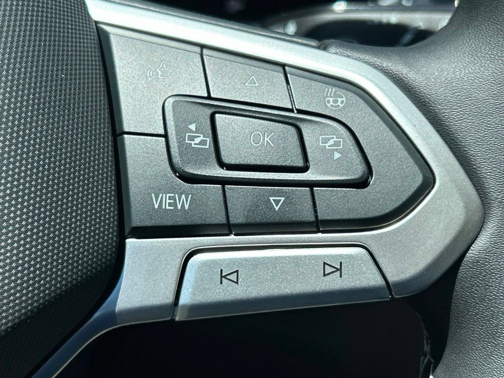 New 2026 Volkswagen Taos SE FWD image 28