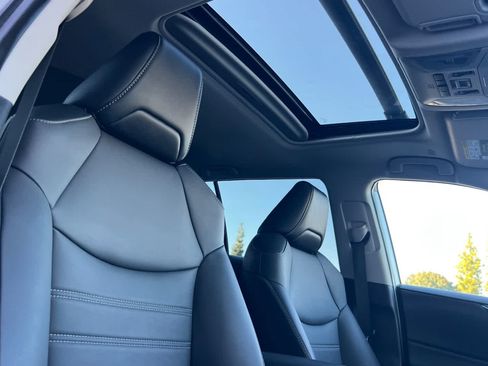 Used 2023 Toyota RAV4 XLE Premium image 17