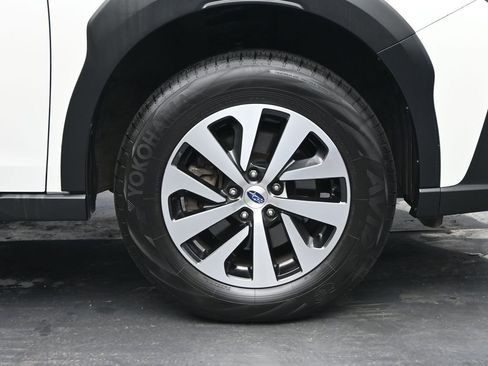 Used 2024 Subaru Outback Premium image 31