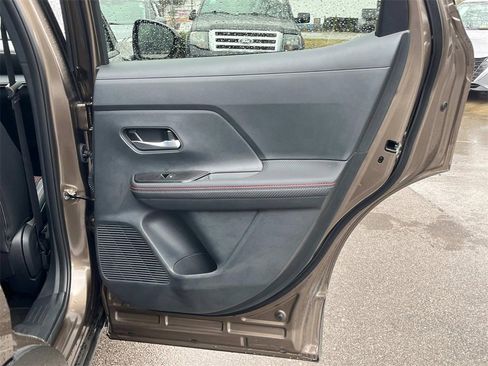 Certified 2025 Nissan Kicks SR image 25