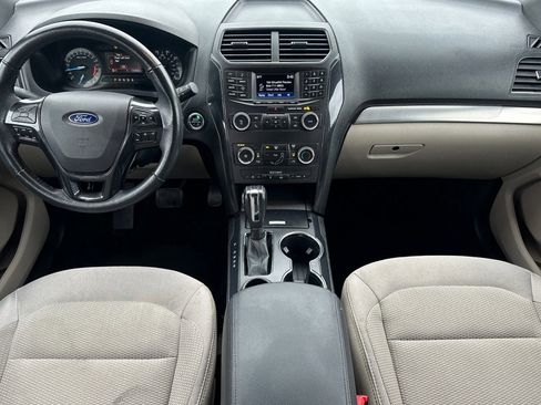 Used 2018 Ford Explorer XLT FWD image 14