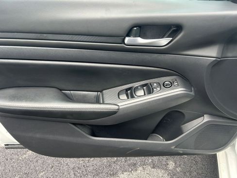 Used 2025 Nissan Altima 2.5 SV image 18