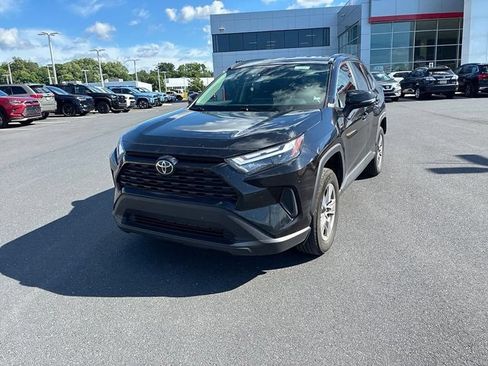 Used 2025 Toyota RAV4 XLE AWD/4WD image 17