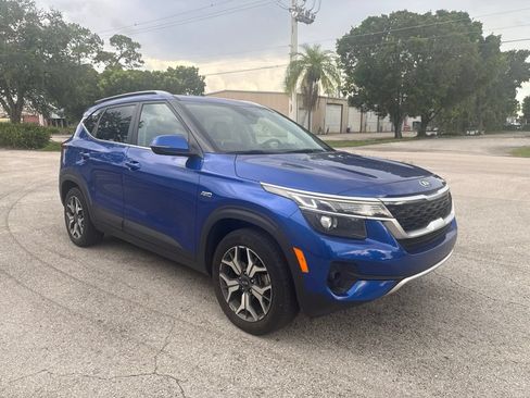 Used 2021 Kia Seltos EX AWD/4WD image 3