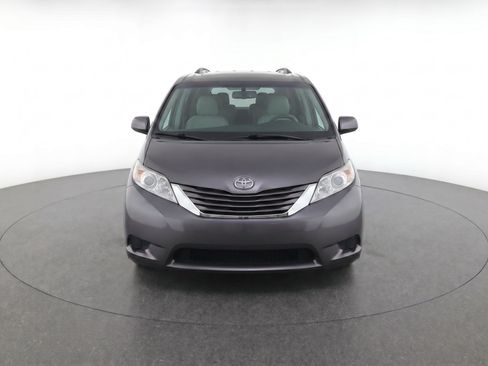 Used 2015 Toyota Sienna LE FWD image 6