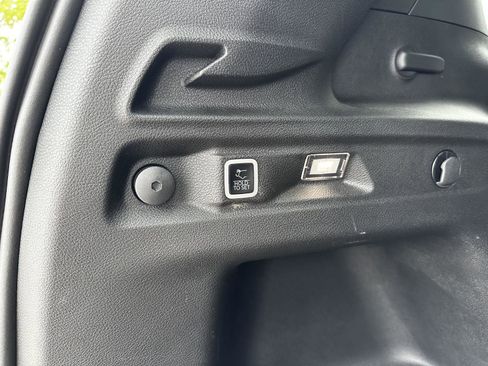 Used 2025 Jeep Grand Cherokee L Altitude AWD/4WD image 25