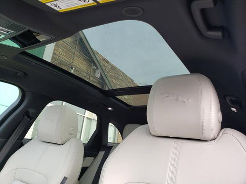 New 2025 Jaguar F-PACE R-Dynamic S image 19