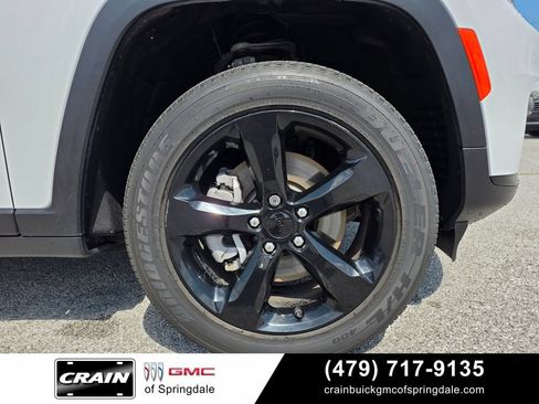 Used 2023 Jeep Grand Cherokee L Laredo AWD/4WD image 32