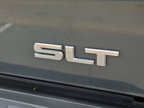 Used 2018 GMC Sierra 1500 SLT AWD/4WD image 9