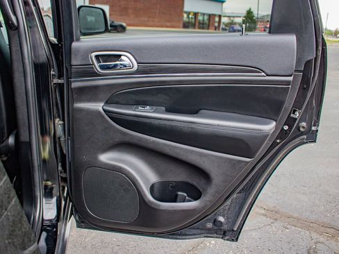 Used 2019 Jeep Grand Cherokee Limited w/ Luxury Group II image 19