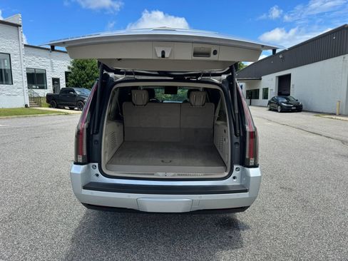 Used 2016 Cadillac Escalade ESV Premium AWD/4WD image 49