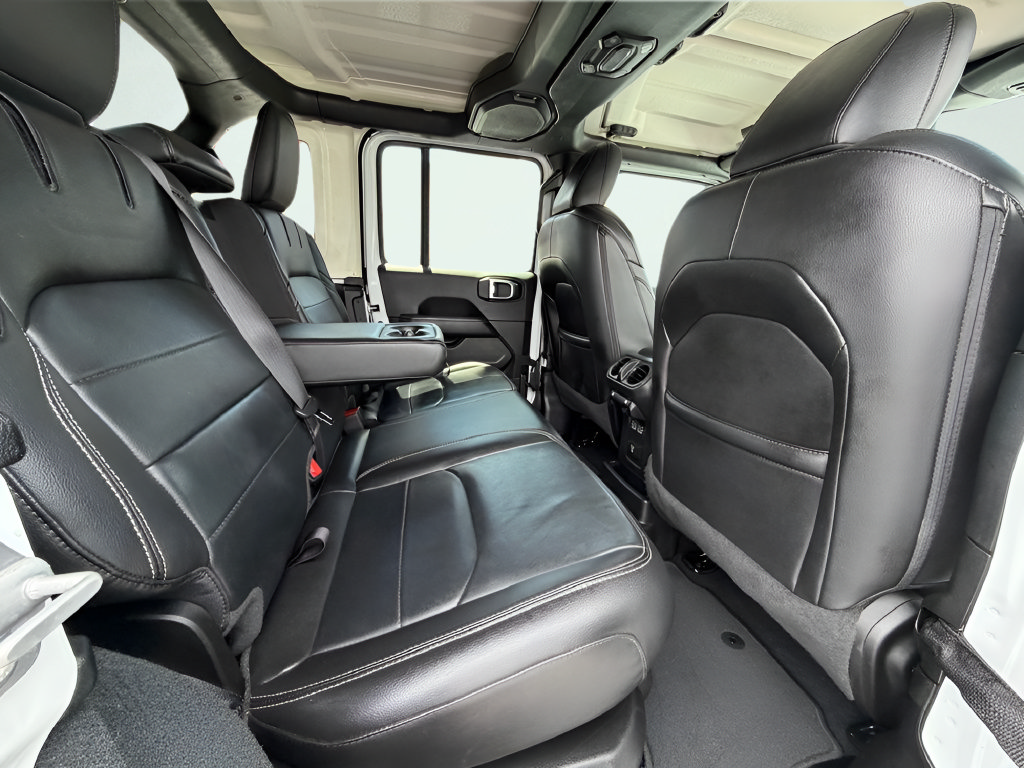 Used 2022 Jeep Wrangler Unlimited Sahara AWD/4WD image 25
