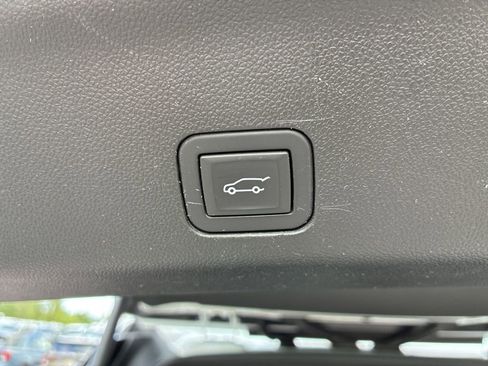 Used 2024 GMC Yukon XL Denali Ultimate AWD/4WD image 38