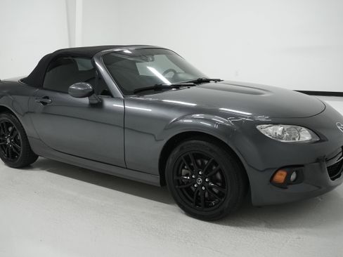 Used 2015 MAZDA MX-5 Miata Sport image 3