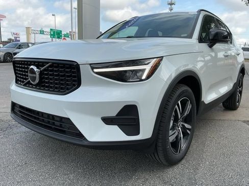 New 2026 Volvo XC40 B5 Core AWD/4WD image 3