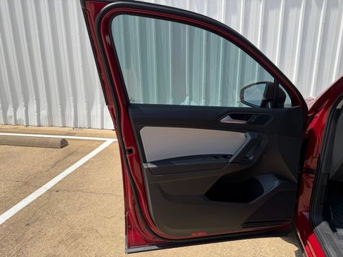 Used 2019 Volkswagen Tiguan SE FWD image 21
