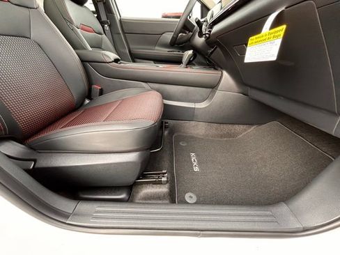 New 2025 Nissan Kicks SR w/ SR Premium Package image 27