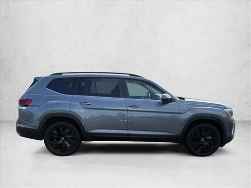 Used 2024 Volkswagen Atlas SE AWD/4WD image 4